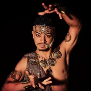 Espetáculo de danças árabes no Teatro Ibeu 