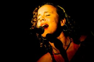 Bárbara Xavier lança “Pra se dançar ciranda” com show no Dragão do Mar