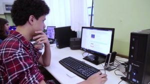 Programa da TV Brasil discute a contribuição da mídia e das novas tecnologias na educação