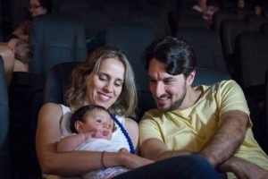 Natura Mamãe e Bebê e CineMaterna fazem sessões para pais durante o mês de agosto