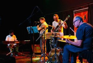Grupo  Marimbanda inicia 2021 com lançamento de show inédito “Caminhar em Casa”