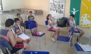 Alunos do Projeto Toque de Vida, do município de Cedro, fazem apresentações especiais