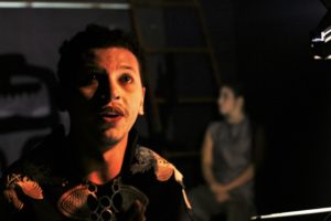 Novela de Franz Kafka volta aos palcos cearenses, em temporada com  o  grupo Cangaias Coletivo Teatral