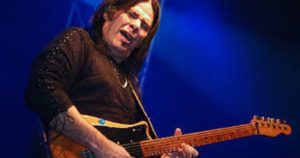 Pepeu Gomes apresenta a o show Pepeu 50 – A Mais de Mil Tour no Cineteatro São Luiz