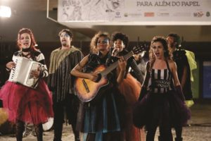 Grupo Garajal faz temporada de espetáculo de rua no Dragão do Mar