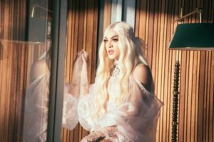 Pabllo Vittar estreia clipe da romântica “Disk Me”