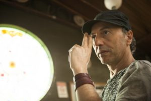 Antes da estreia do show ‘O Amor no Caos’, Zeca Baleiro lança nas plataformas digitais parcerias inéditas com Frejat e o uruguaio Dany Lopez
