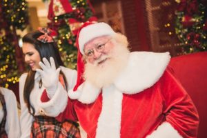 Musical celebra a chegada do Papai Noel no RioMar Kennedy