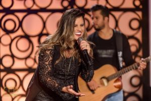 Taynara Bruna lança DVD da carreira ‘Só me escuta’