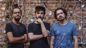 Flakes transforma anônimos em canção