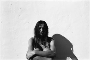 Rosie Lowe retorna em colaboração com o produtor Henry Wu