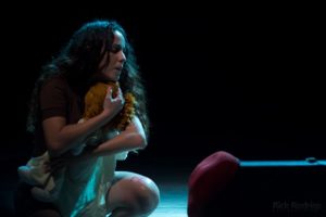 “Soledad – a terra é fogo sob nossos pés’’ no Teatro Dragão do Mar