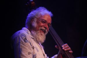 Projeto Jazz em Cena  show apresenta show de  Arismar do Espírito Santo  