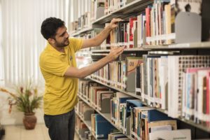 Sesc recebe doação de livros para Rede Mundial de Bibliotecas