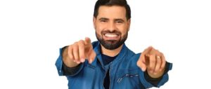 Cantor e compositor Renno lança carreira solo em evento para convidados em Fortaleza