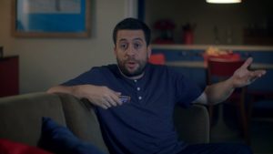 SNICKERS® questiona: por que futebol americano se chama futebol?