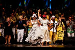 Maracatu Solar faz ensaio geral na Praça da Gentilândia