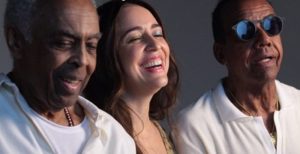 Roberta Sá lança o single “Ela diz que me ama”