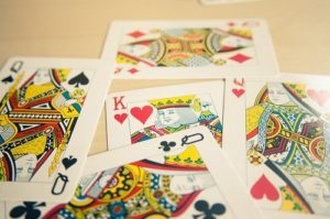 Brasileiros não perdem a tradição e jogos de cartas continuam em alta no país