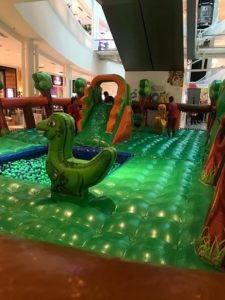 Transmissão da final do Lol, atividades infantis e cenário interativo são atrações do fim de semana no Shopping Parangaba