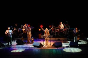 Cátia de França faz show de seu clássico disco “20 Palavras ao Redor do Sol” no Cineteatro São Luiz