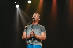 Edmar Gonçalves   comemora  os 20 anos do disco “Bússola” com show no Cineteatro São Luiz
