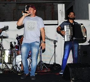 Música ao vivo no Shopping Eusébio