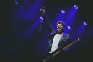 Paulo Ricardo faz show gratuito no Dia dos Namorados em Fortaleza