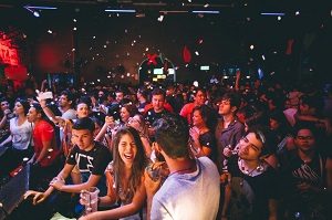 Final de semana no Órbita tem transmissão do jogo da Seleção na Copa América com entrada gratuita, festa para solteiros e muito rock