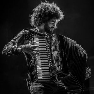 Mestrinho apresenta novo single