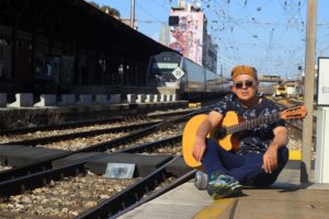 Tiago Araripe faz show  no Cantinho do Frango