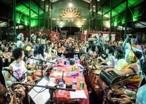 Grupo Samba Delas se apresenta no Mercado dos Pinhões