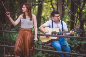 Duo Outrora divulga agenda de shows