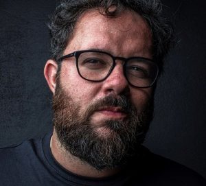 Cineasta pernambucano Juliano Dornelles ministra oficina de dramaturgia e roteiro em Fortaleza