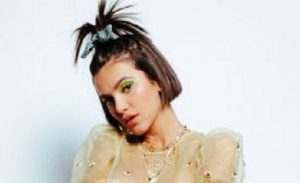 Manu Gavassi anuncia live para esta quinta-feira (7)