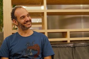 Radicado no Ceará, artista baiano une forró e poesia em trabalho literário-musical