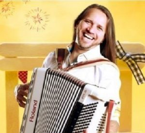 ‘Arrasta Pé’ do Assaí traz lives com Zé Vaqueiro, Raí Saia Rodada e Dorgival Dantas para curtir em casa