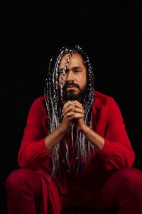 Zéis faz live com músicas de seu novo álbum Caim