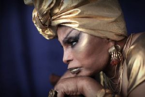 Elza comemora 90 anos com live