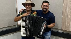 Mastruz com Leite divulga webclipe com making off da música “Usa Havaianas”, com participação de Xand Avião