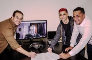 Niack assina com a Warner Music e Julio Quattrucci