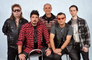 Banda Rádio Táxi regrava sucesso de Roberto Carlos