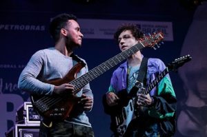 Michael Pipoquinha e Pedro Martins apresentam show online no Cineteatro São Luiz