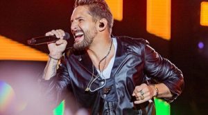 Banda Eva se apresenta no palco principal do maior festival de axé em São Paulo