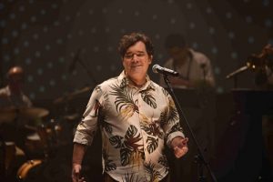 Luís Martins lança álbum audiovisual com releituras de Chico e Caetano