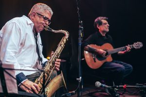 Márcio Resende apresenta novo álbum no projeto Dentro do Som