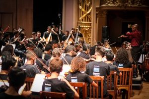 Orquestra Sinfônica Som+Eu promove concerto de Natal com Jorge Vercillo