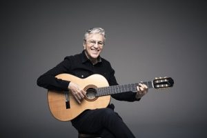 Live de Natal de Caetano Veloso será transmitida na TV pelo Canal Like