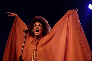 Adna Oliveira apresenta o show Gaia