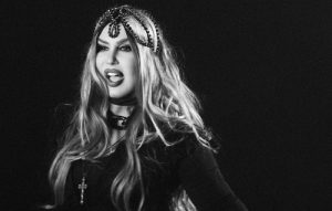 Rosana está de volta e lança música com participação do filho Fiengo